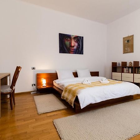 Residence 48 Beautiful Building Within Moments From The Old Town Of Braşov Extérieur photo