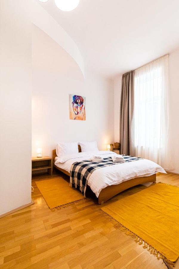 Residence 48 Beautiful Building Within Moments From The Old Town Of Braşov Extérieur photo