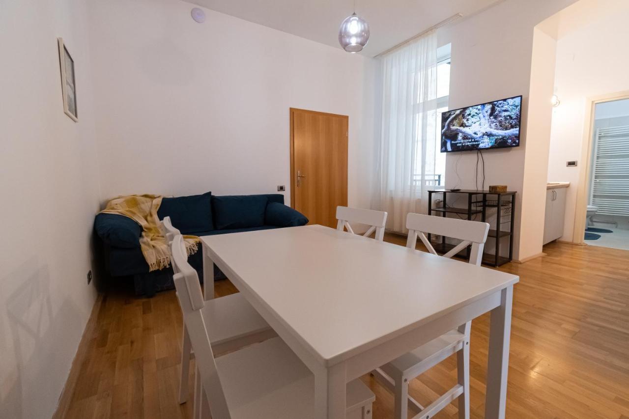 Residence 48 Beautiful Building Within Moments From The Old Town Of Braşov Extérieur photo
