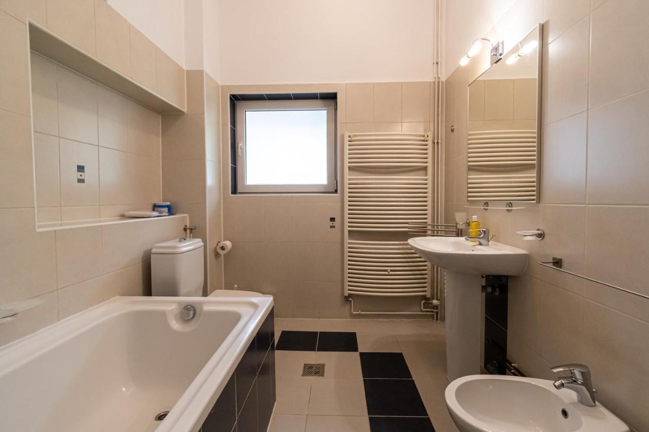 Residence 48 Beautiful Building Within Moments From The Old Town Of Braşov Extérieur photo