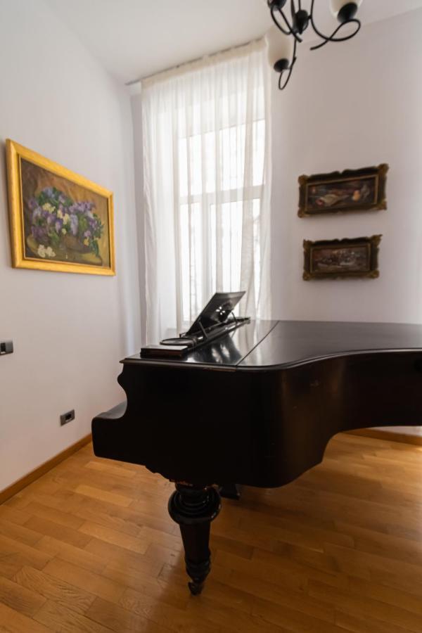 Residence 48 Beautiful Building Within Moments From The Old Town Of Braşov Extérieur photo