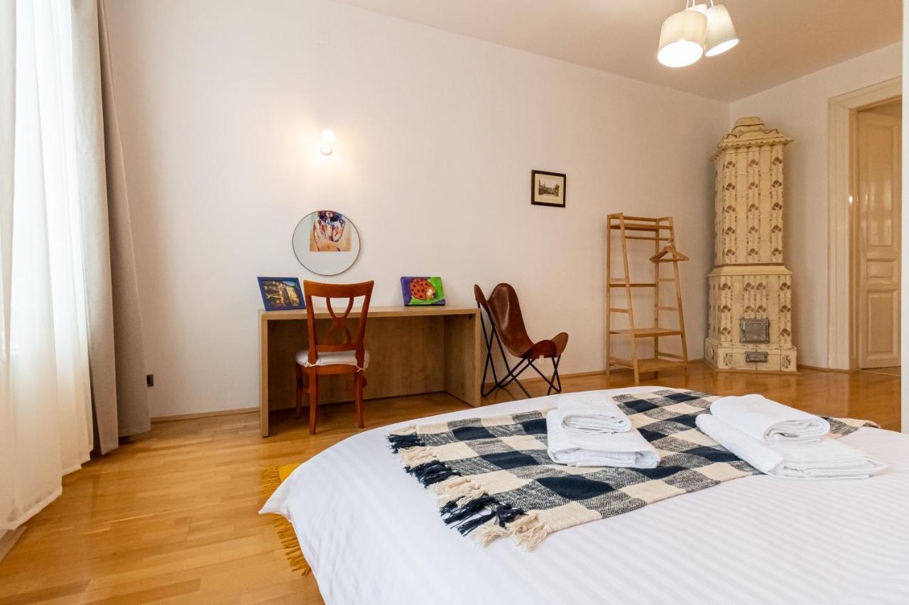 Residence 48 Beautiful Building Within Moments From The Old Town Of Braşov Extérieur photo