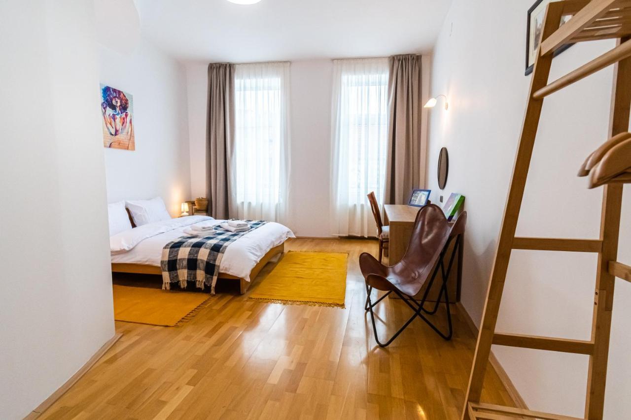 Residence 48 Beautiful Building Within Moments From The Old Town Of Braşov Extérieur photo