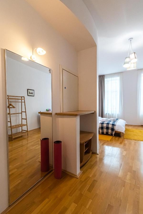 Residence 48 Beautiful Building Within Moments From The Old Town Of Braşov Extérieur photo