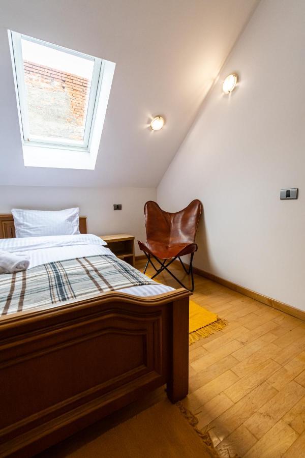Residence 48 Beautiful Building Within Moments From The Old Town Of Braşov Extérieur photo