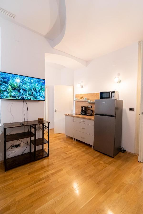 Residence 48 Beautiful Building Within Moments From The Old Town Of Braşov Extérieur photo