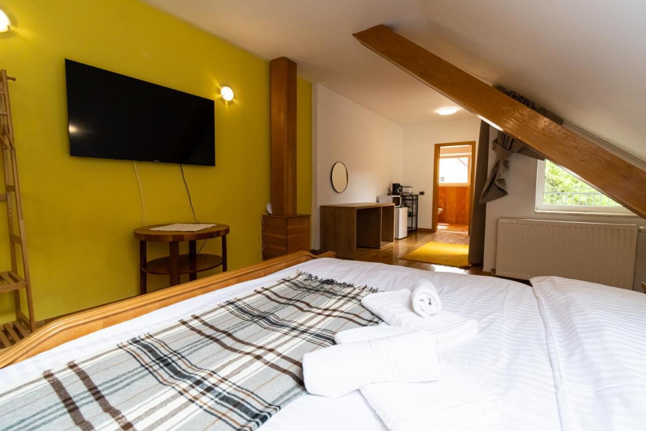 Residence 48 Beautiful Building Within Moments From The Old Town Of Braşov Extérieur photo