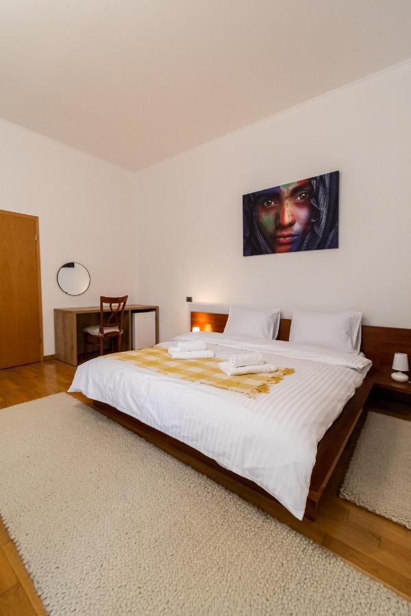 Residence 48 Beautiful Building Within Moments From The Old Town Of Braşov Extérieur photo